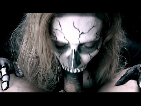 ❤️ Demon girl zuigt pik met haar zwarte mond en slikt sperma. ️ Porno at nl.porn-impact.ru